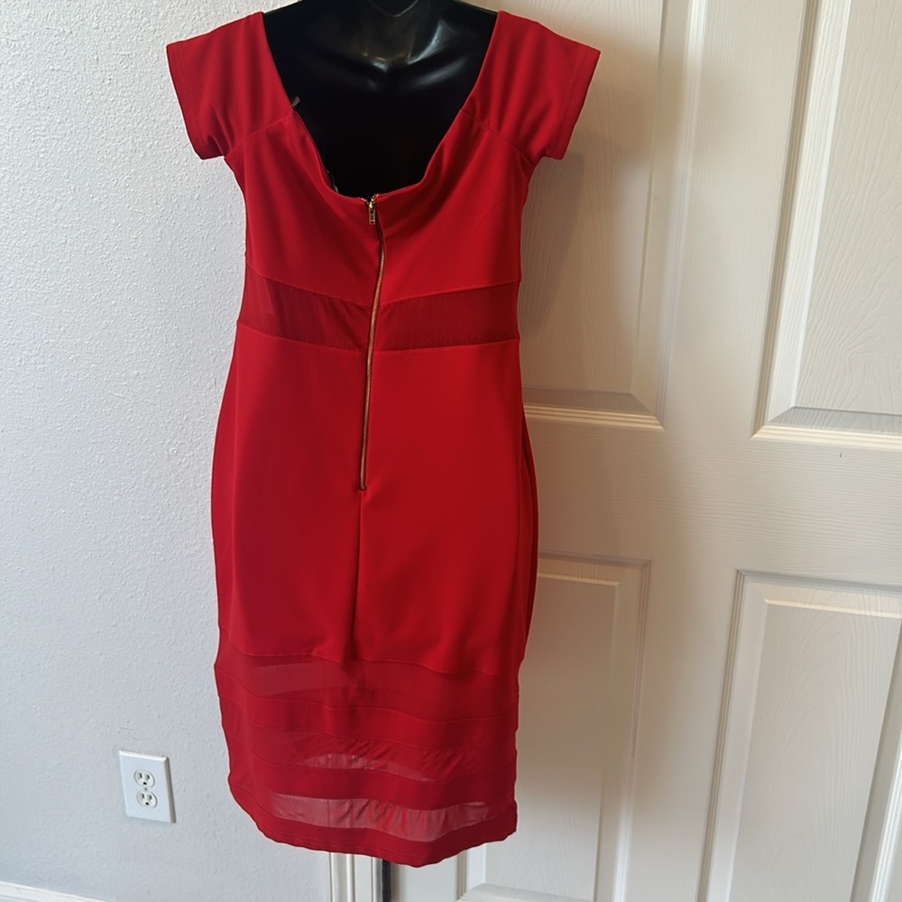 RED DRESS - Picture 4 of 5